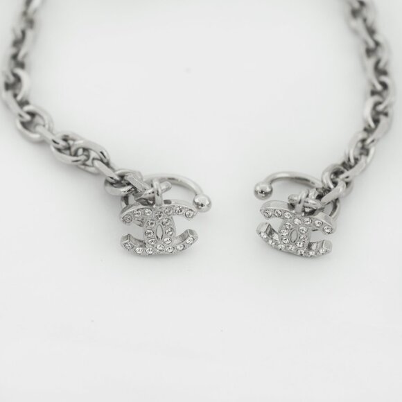 CHANEL Mini Hoop Strass CC Chain Link Ear Cuff Earrings - Picture 4 of 8